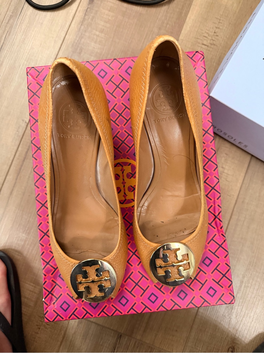 Tory Burch Royal Tan Leather Flats with Gold Logo Accent - Picture 2 of 5